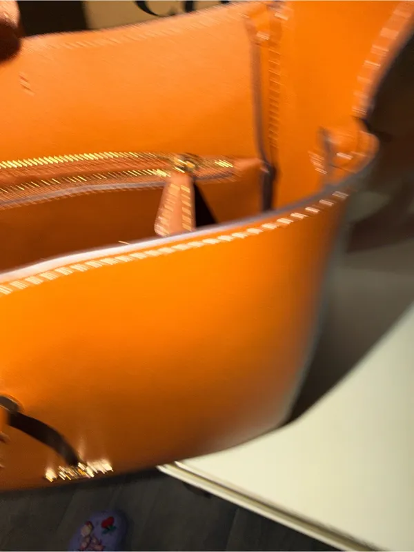 Coach Hadley convertible Tan Leather Shoulder Bag with Gold Hardware - Image 8