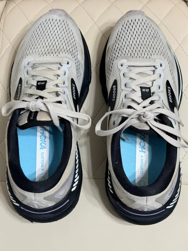 Brooks Adrenaline GTS 23 size 8.5 wide with Hoka insoles - Image 12