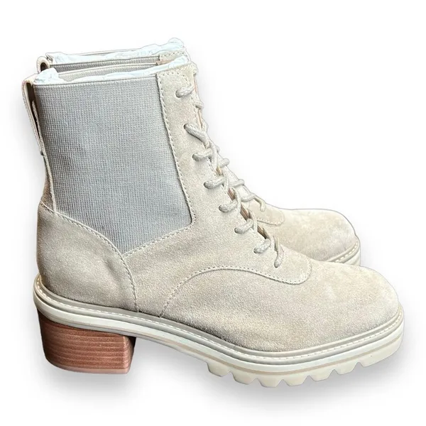 BERNARDO Salerno Lace-Up Rubber Sole Boot US 6.5M White Suede‎ - Image 4