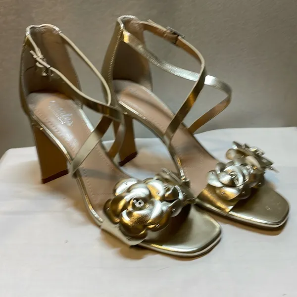CHARLES BY CHARLES DAVID Strappy Gold Heels Flower Embellished - Size 8.5 - Image 2