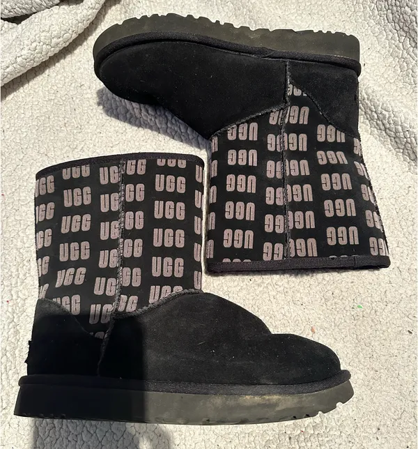 UGG Classic Short Boot - Image 3