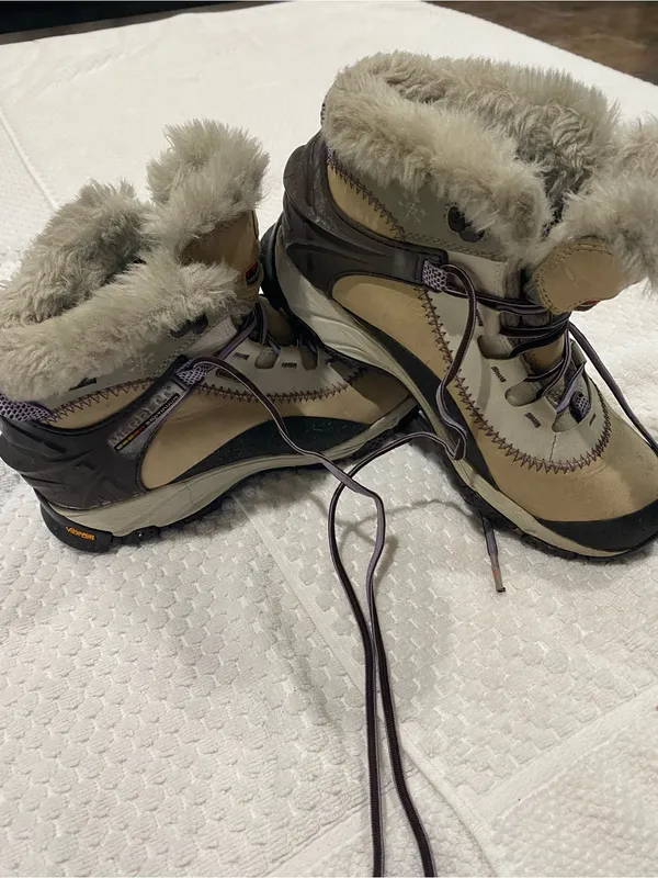 Vibram Beige and Brown Faux-Fur Trim Hiking Boots - Image 2