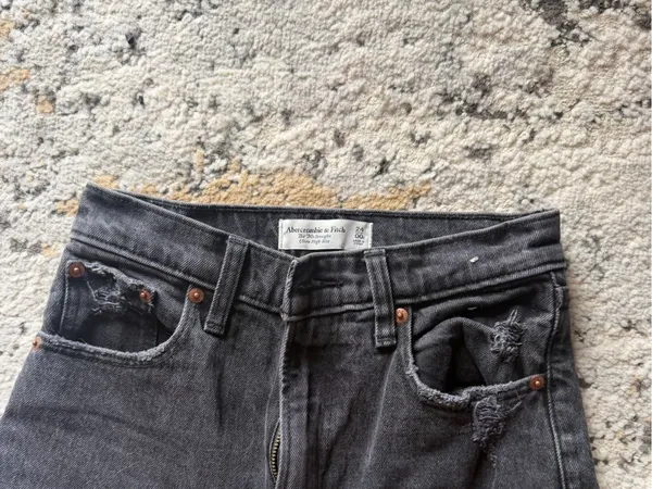 Abercrombie & Fitch Black High-Rise Distressed Straight Jeans - Image 9