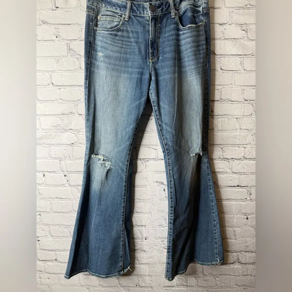 American Eagle 77 high rise flared leg jeans size 12 - Image 7