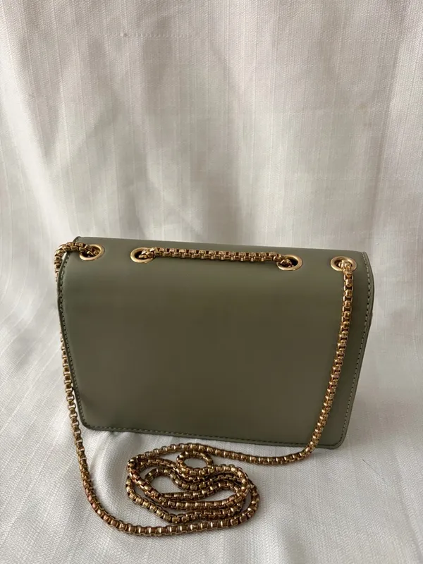 Crossbody Bag Bicolor Olive Beige Gold Chain T-Bar Closure Excellent Cond(B157) - Image 12