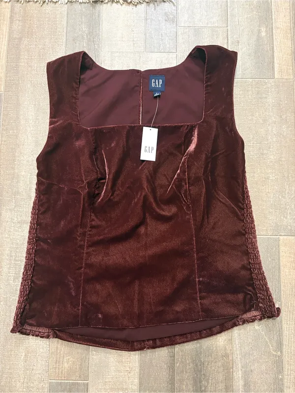 Gap velvet Tank top large Burgundy square neck, smocked sides holiday party NWT - Image 4