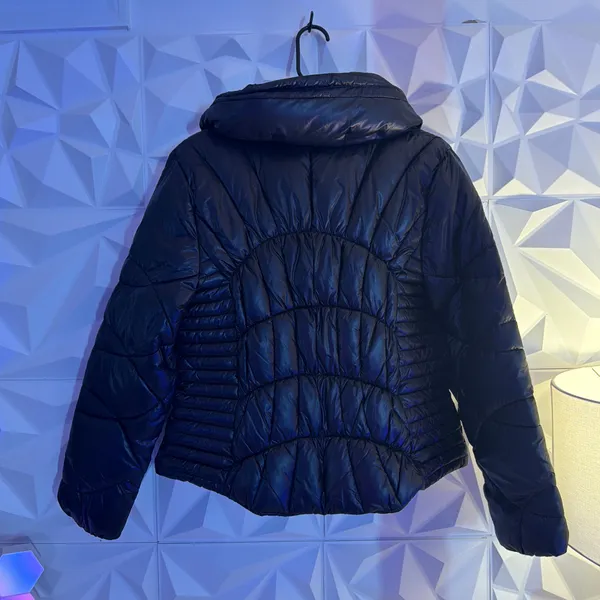 Guess black puffer jacket XL - Image 4
