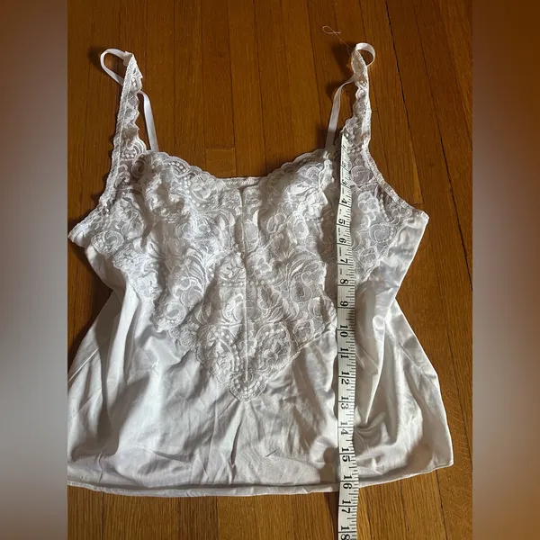 Vtg Vanity Fair Lace Front Camisole, Size 38 (modern L) - Image 2