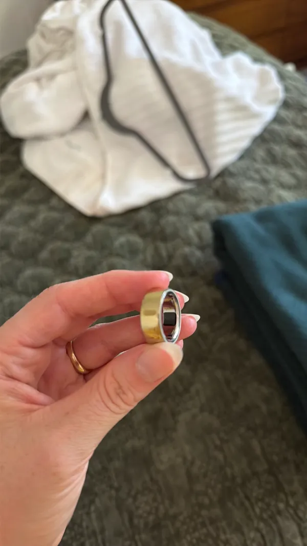 Oura Ring 4 - Gold Size 6 - Image 5