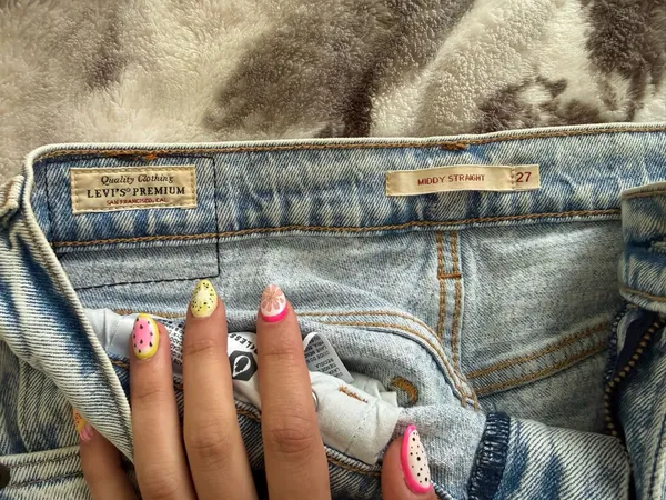 Light Wash High-Waisted Straight Leg Jeans Levi’s - Image 2