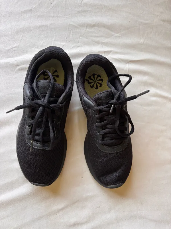 Nike shoes - Image 4