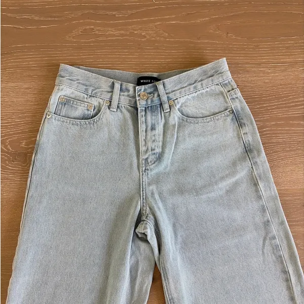 White Fox Jeans Mid Rise Size XS Light Wash Blue - Image 2
