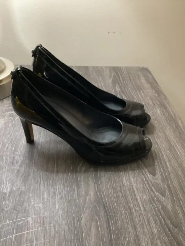 Stuart Weitzman Black Patent Leather Peep Toe Heels Size 7 M - Image 2