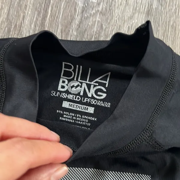 Billabong Sunshield Black Swim Top Medium - Image 6