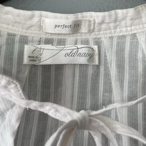 Old Navy Perfect Fit Sheer Peasant Top Size L White Renaissance Boho Romantic - Image 6