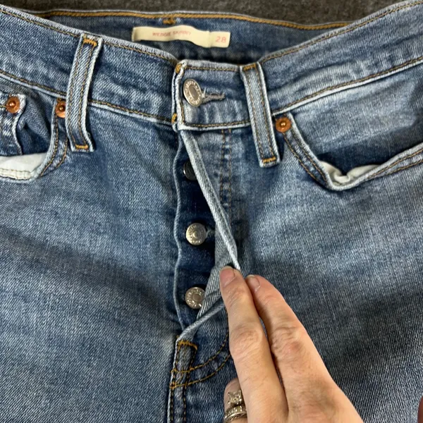 Levis Wedgie Skinny Jeans 28 Medium Wash Distressed Raw Hem High Rise Denim - Image 11