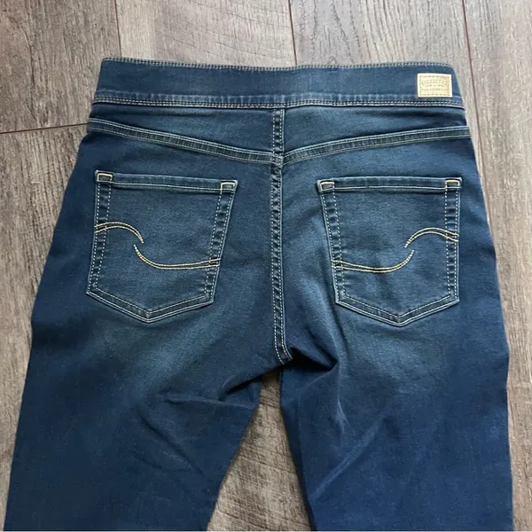 Signature by Levi Strauss Totally Shaping Pull On Skinny Jeans Size 6 Short - Image 5