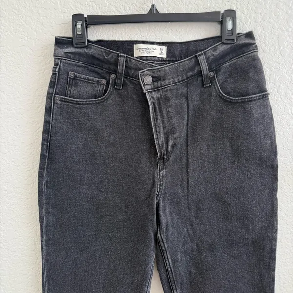 Abercrombie & Fitch Ultra High Rise 90s Straight Jean‎ 28 6 Short Black - Image 6