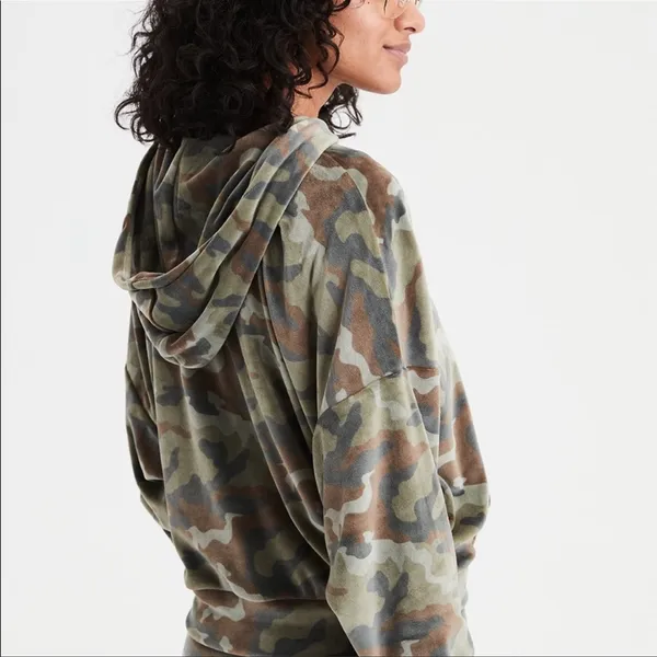 American Eagle Cozy Ever After Camouflage Velour Hoodie Sweatshirt XS - Image 2