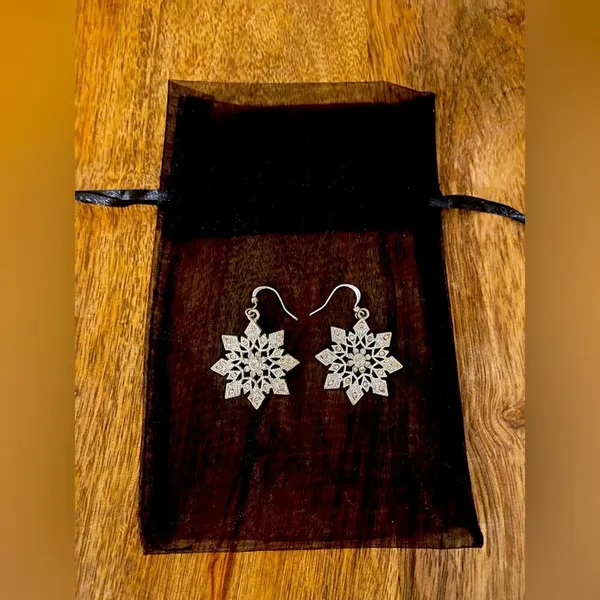 Snowflake Silver Earrings - Image 3