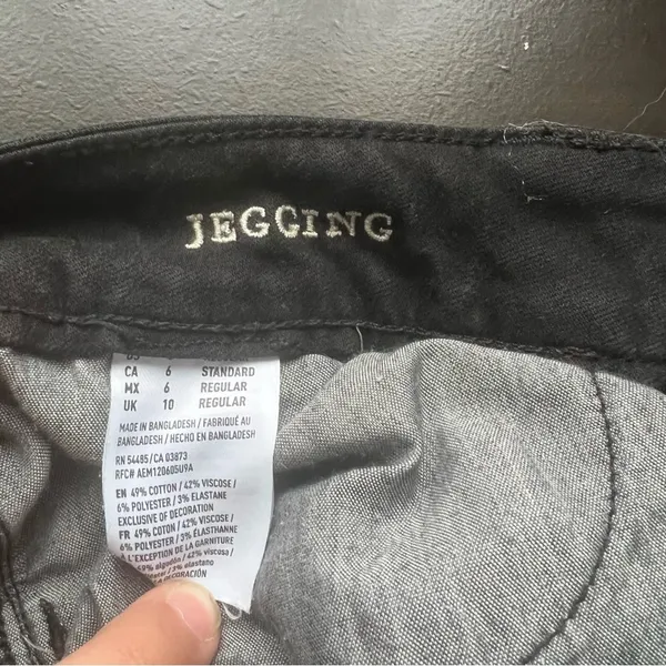 Super Stretch Distressed Black Jeggings Size 6 - Image 6