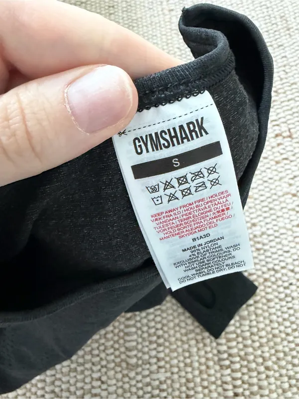 Gymshark Vital Crop Top Size Small in Black - Image 3