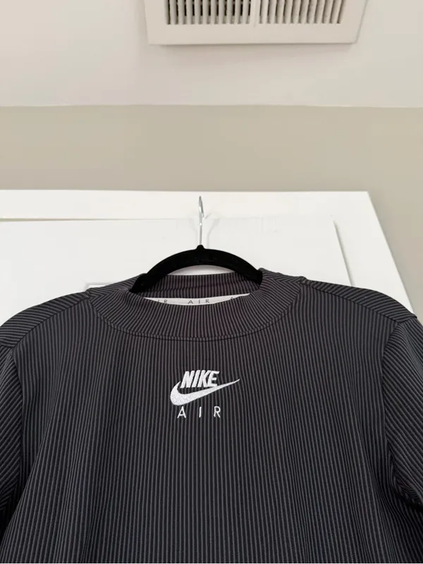 Nike Air Embroidered Logo Black Long Sleeve Workout Top Gym Athletic Hiking - Image 3