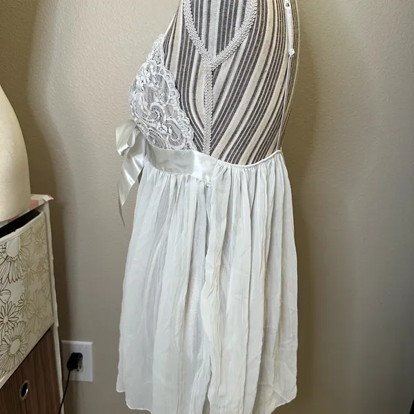Victoria's Secret White Lace Chemise medium babydoll - Image 3