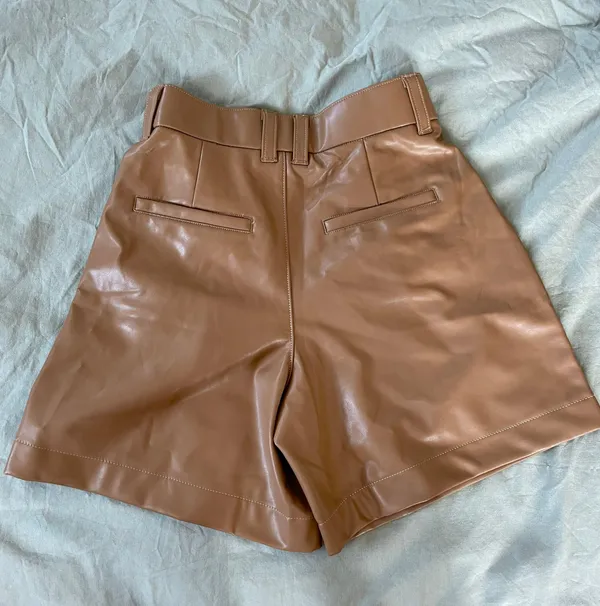 Abercrombie NWT 6 Inch Vegan Leather Tailored Shorts - Image 3