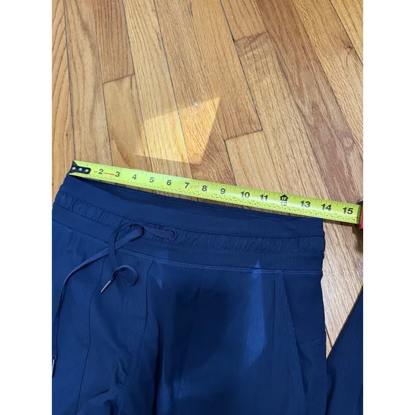 Lululemon Dance Studio Mid-Rise Crop 25" in Navy Size 6 - Image 8