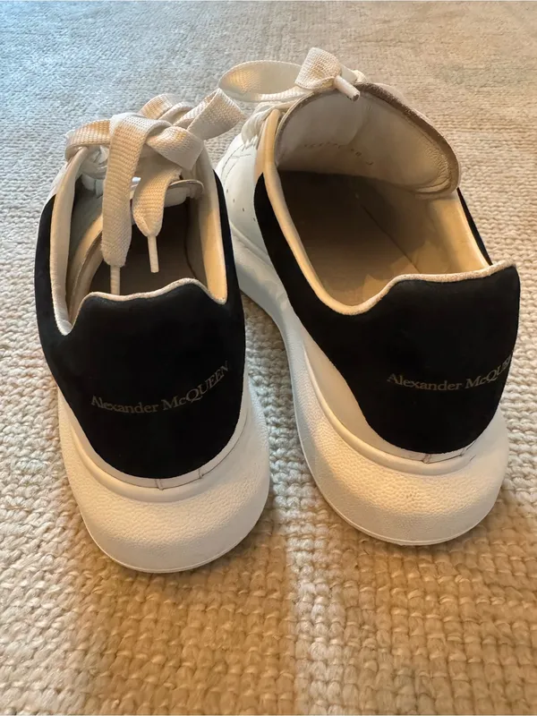 Alexander McQueen Leather Low-Top Sneakers White and Black - Image 5