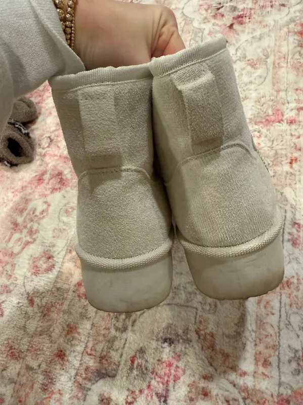 White platform winter boots Size 7.5 - Image 4