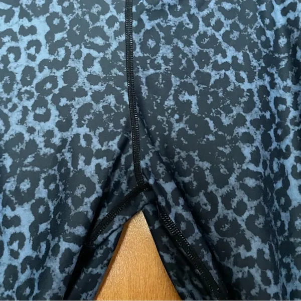 Zyia Active Stone Leopard Scrunchy Light n Luxe Leggings Size 8-10 Workout - Image 6