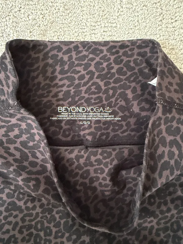 Beyond Yoga SoftMark High Waisted Midi Leggings in Espresso Leopard Size Large - Image 13