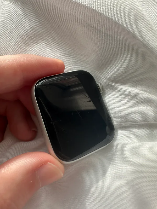 Apple Watch 44mm - Image 3