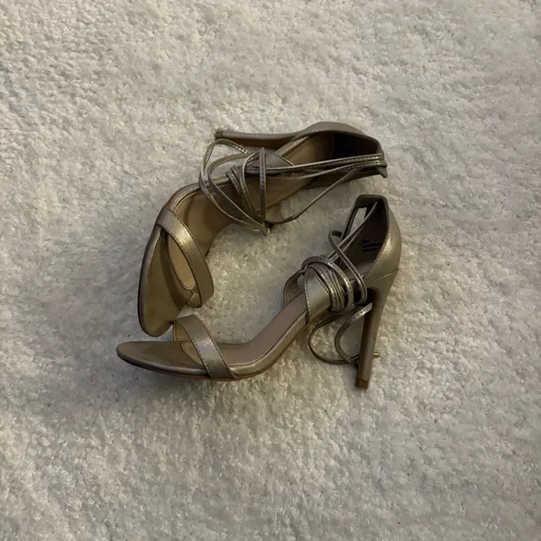 NWT Charlotte Russe Cassie gold lace up heels. Size 8 - Image 3