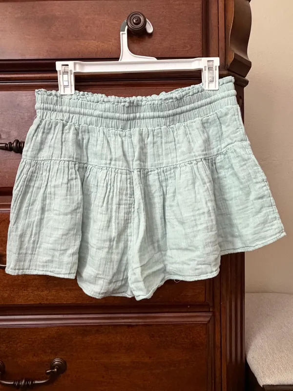 Aeropostale green ruffle shorts - Image 2