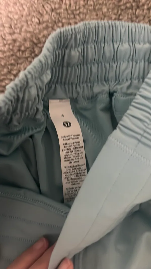 Hotty Hot Lululemon Shorts High-Rise 2.5" - Image 7