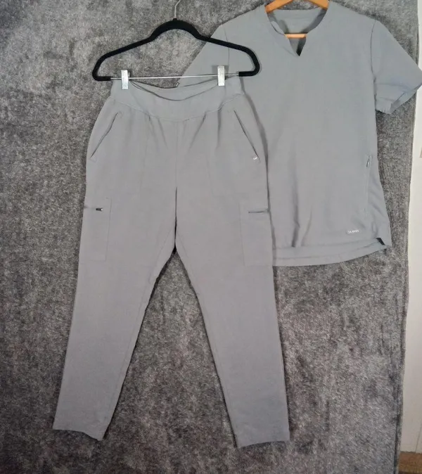 Jaanuu women's set scrub pants n top gray size Medium - Image 2