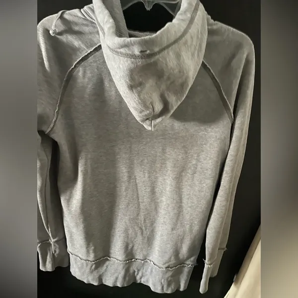 American Eagle Distressed Hoodie Women’s Grey Size Medium Slim fit. - Image 3