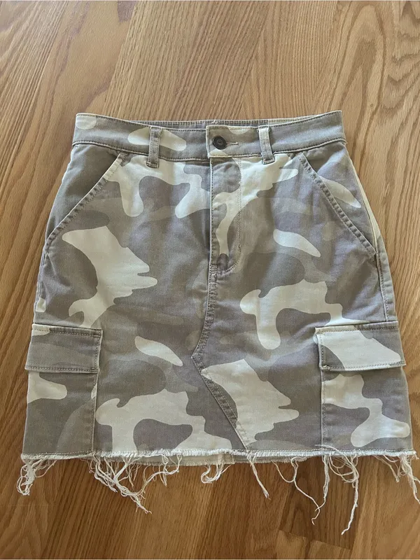 Hollister camo skirt - Image 2