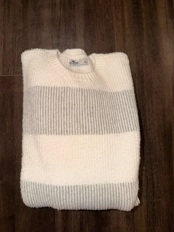 Hollister Oversized Sweater - Image 3