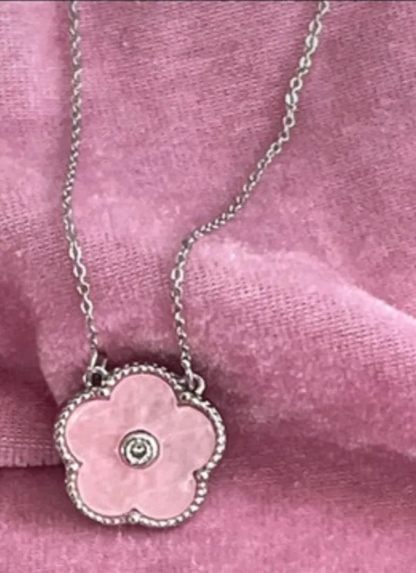 Anthropologie Pearlized 18K clover necklace - Image 2