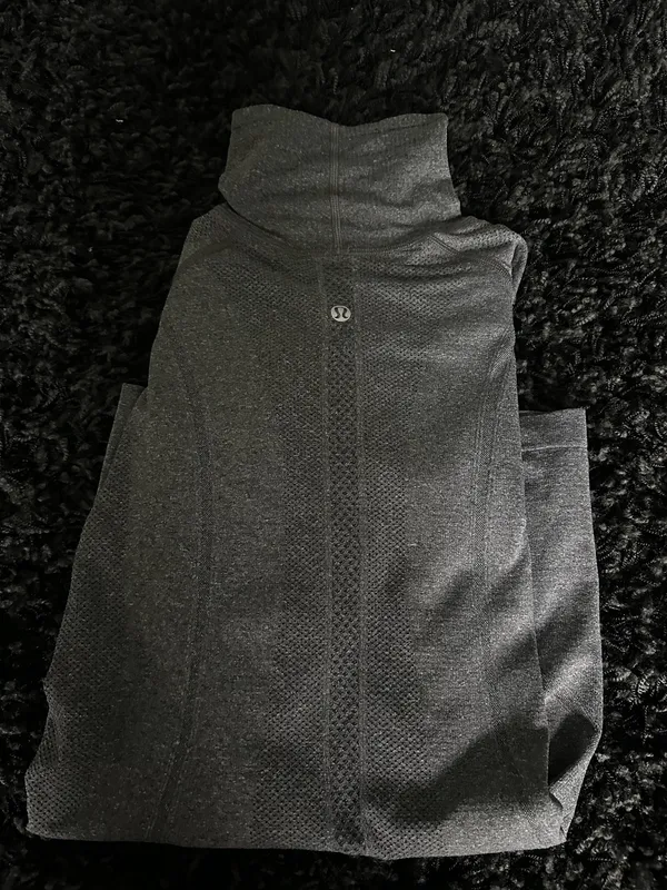 Lululemon Turtleneck Long Sleeve Swiftly - Image 2