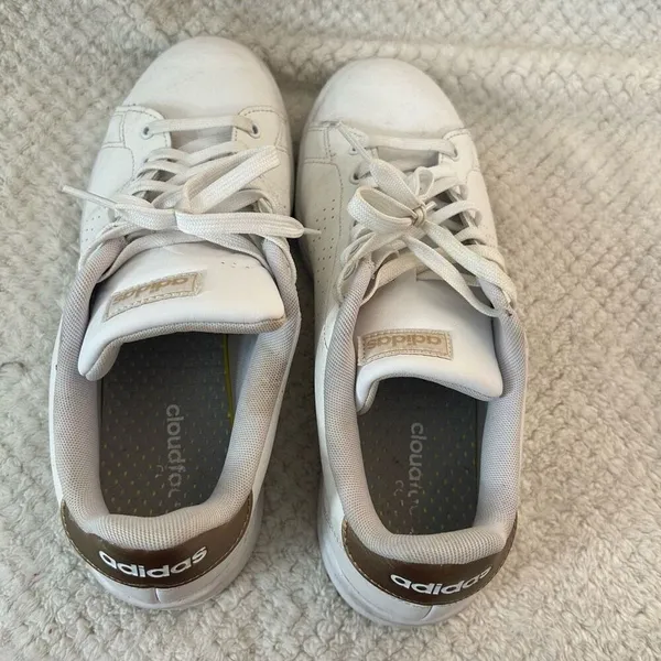 Adidas low top white and gold shoes size 11 - Image 7