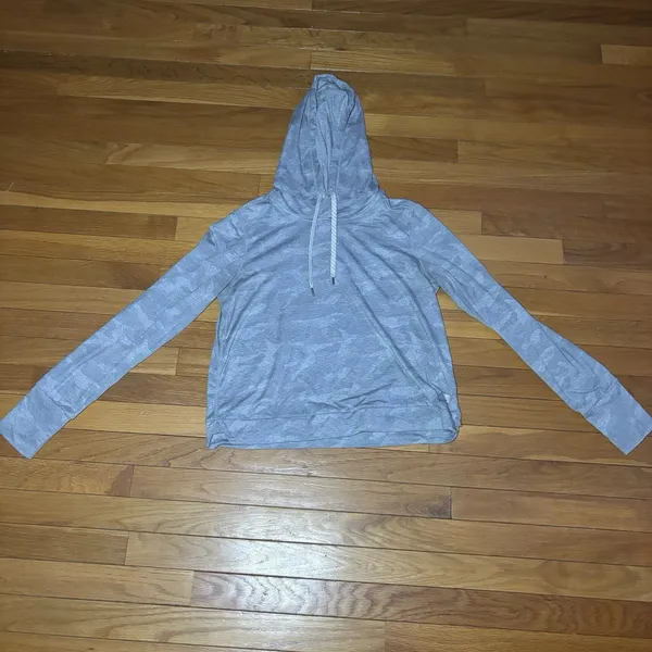 Vuori Halo Essential Hoodie Pale Gray Camo Women's Pullover Size Small? - Image 7