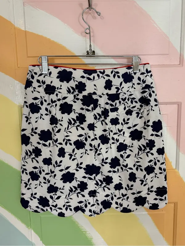 Fairway & Greene Floral Print Golf Skort Scalloped Hem Red Trim Sz S 💚🍄 - Image 4