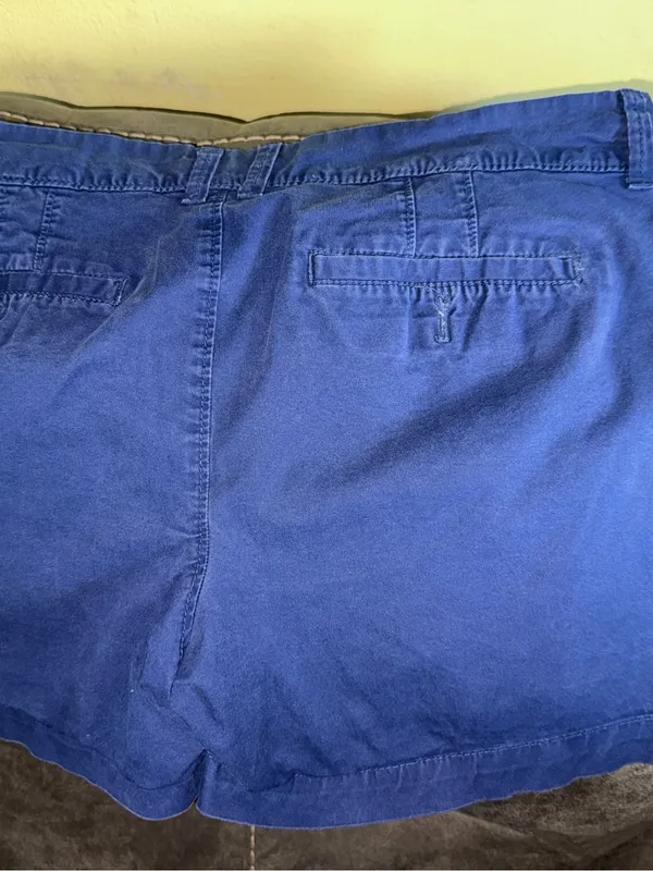 Old Navy Men's Navy Blue Flat-Front Cotton Shorts - Image 4