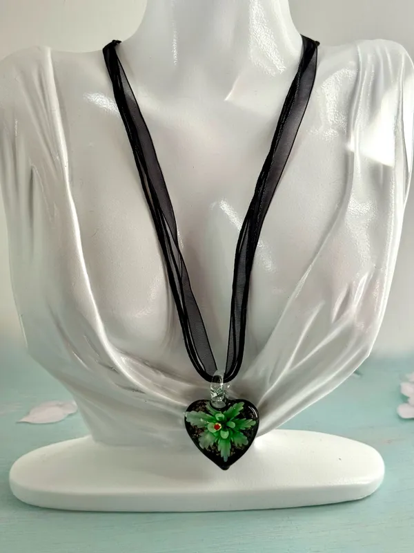 Heart Shaped Necklace Black - Image 2