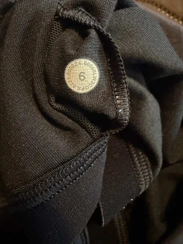Lululemon Everlux Cut-Out Train Bra - Image 6